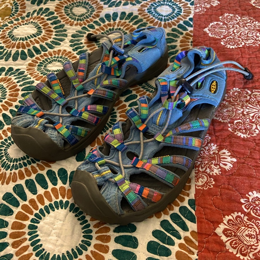 Unisex Keen Sandals size 4